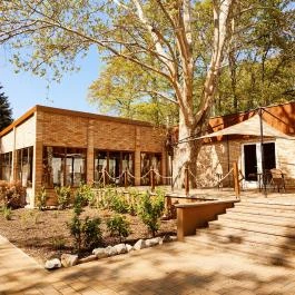 Öreg-tó Hotel Tata - Medence/kert