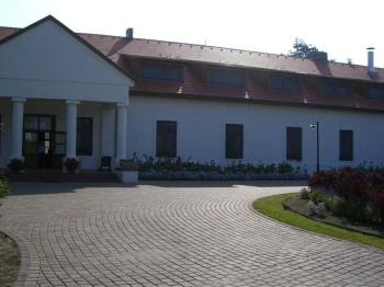 Sarlóspuszta Club Hotel étterme Tatárszentgyörgy