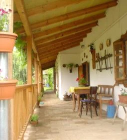 Tornácos Parasztház