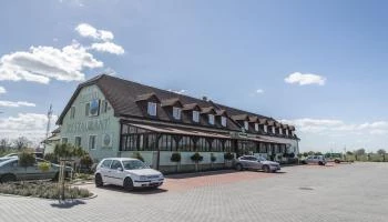 Land-Plan Hotel & Restaurant Töltéstava