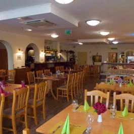 Land-Plan Hotel & Restaurant Töltéstava - Vendéglátás