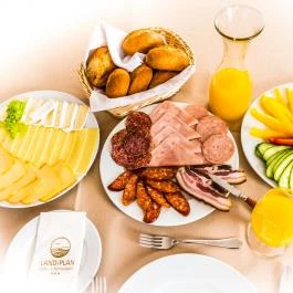 Land-Plan Hotel & Restaurant Töltéstava - Vendéglátás