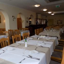 Land-Plan Hotel & Restaurant Töltéstava - Vendéglátás