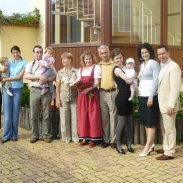 MO-HA Panzió Törökszentmiklós - Medence/kert