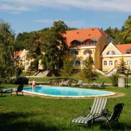 Cseri Kastély Szálloda & Étterem Tótvázsony - Medence/kert
