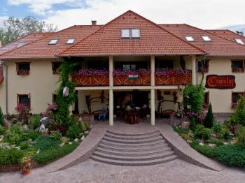 Camelot Club Hotel & Étterem Vác