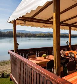 Camelot Club Hotel & Étterem