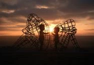 Vál - Love by Milov - Szeretet szobor