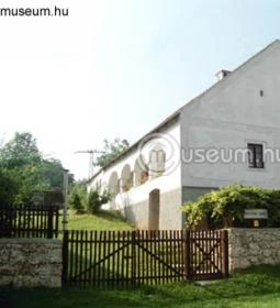 ÁMK Német Nemzetiségi Tájház (Waschludter Heimatmuseum)