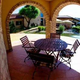 Hotel Stáció Wellness & Konferencia Vecsés - Medence/kert