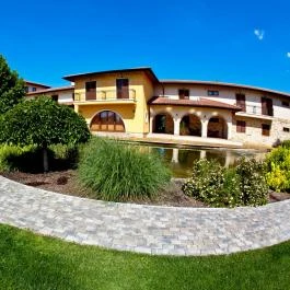 Hotel Stáció Wellness & Konferencia Vecsés - Medence/kert