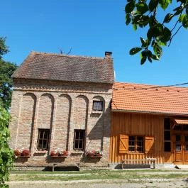 Csinyálóház Velemér - Külső kép