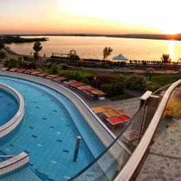 Velence Resort & Spa Velence - Medence/kert