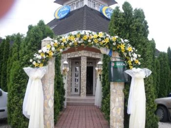 Holdfény Étterem Veresegyház