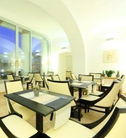 Historia Kert Kávéház & Borbár