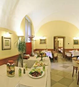 Gizella Hotel & Étterem