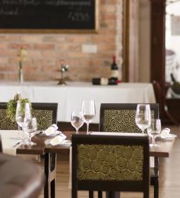 Mandula Étterem & Borbár