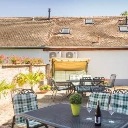 Blum Vendégház & Pince Villány - Medence/kert