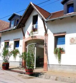 Polgár Pince Panzió