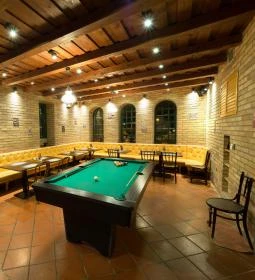 Sárga Ház Borgerező & Bisztró