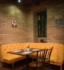 Sárga Ház Borgerező & Bisztró