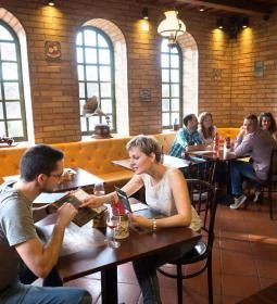 Sárga Ház Borgerező & Bisztró