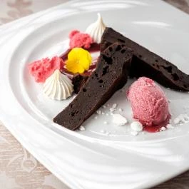 Sárga Ház Borgerező & Bisztró Villánykövesd - Étel/ital