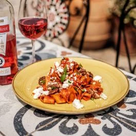 Sárga Ház Borgerező & Bisztró Villánykövesd - Étel/ital