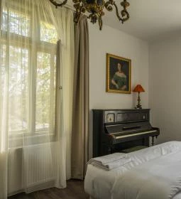 Mr. Görgey Art Hotel & Bistro