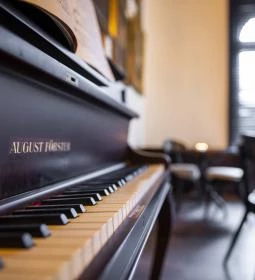 Mr. Görgey Art Hotel & Bistro