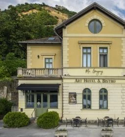 Mr. Görgey Art Hotel & Bistro