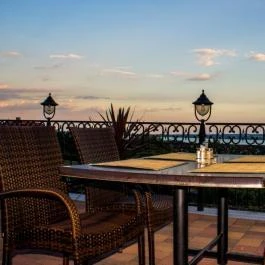 Zenit Hotel Vendégház Vonyarcvashegy - Vendéglátás