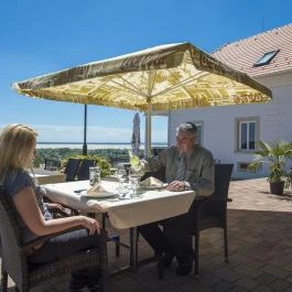 Zenit Hotel Vendégház Vonyarcvashegy - Vendéglátás