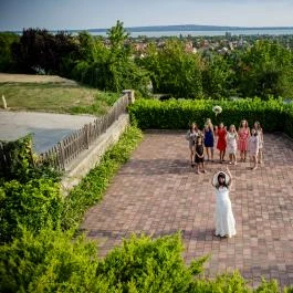 Zenit Hotel Balaton Vonyarcvashegy - Medence/kert
