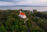 Szent Mihály kápolna és domb Vonyarcvashegy