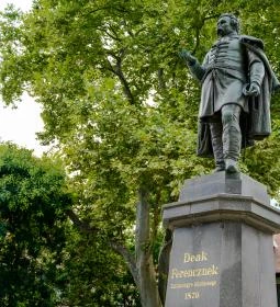2. legjobb látnivaló: Deák Ferenc szobra