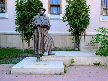 Luther Márton szobra Zalaegerszeg