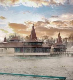 Hévízi Tófürdő és Festetics Fürdőház