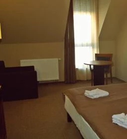 Fiáker Vendéglő & Panzió