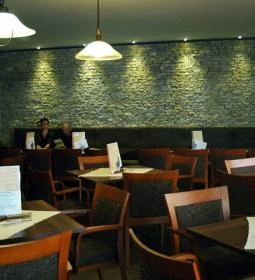 Fiáker Vendéglő & Panzió