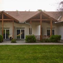 Hotel Platán Zamárdi - Medence/kert