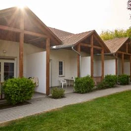 Hotel Platán Zamárdi - Medence/kert