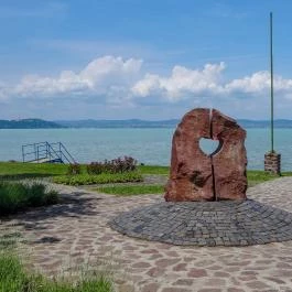 Balaton szíve szobor Zamárdi - Egyéb