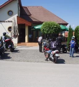 Marietta Pizzéria, Étterem és Kávézó 