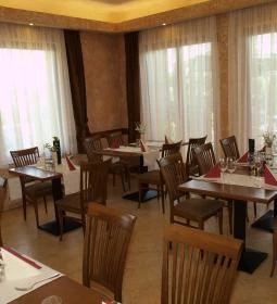 Marietta Pizzéria, Étterem és Kávézó 