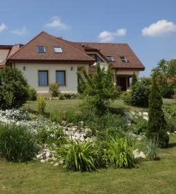 Marietta Pizzéria, Étterem és Kávézó 