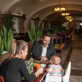 Hotel Szarvaskút Zirc - Vendéglátás