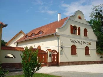 Napvirág Vendégház Zsira